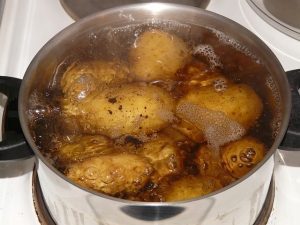 boiling potatoes 